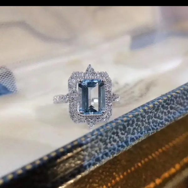 1pc Elegant Women's Engagement Ring with Blue Gemstone, Luxurious Alloy Halo Design, perfect for weddings ana anniversary gift