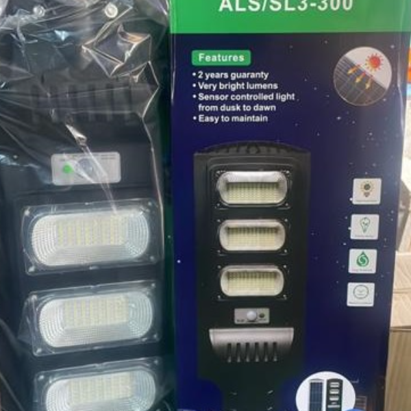 ALESH Solar Tree Light SL3-300 / SL3-400 – 2/3/4-Module Solar Floodlight With Durable Aluminum Housing, Easy Mounting, and Long-Lasting Outdoor Illumination