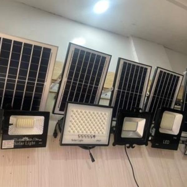 Solar Floodlight Series – 50W, 100W, 150W and Double-Lamp Options