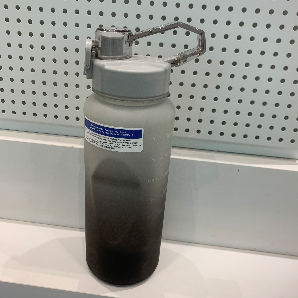 Large Capacity Gradient color water bottle with handle ( black &white)