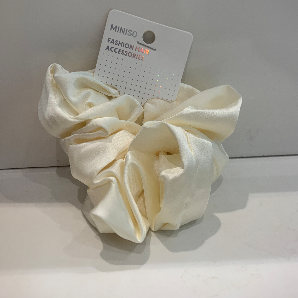 Fashion series hair scrunchie (cream)