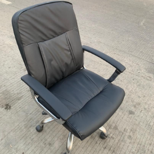 OFFICE SWIVEL CHAIR– FAIRLY USED