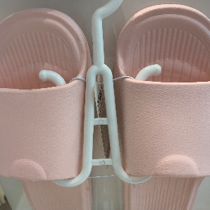 Women’s bathroom slippers with stripes